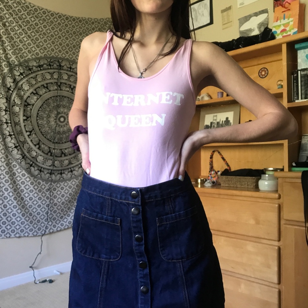 Light pink “INTERNET QUEEN” bodysuit - Picture 3 of 4